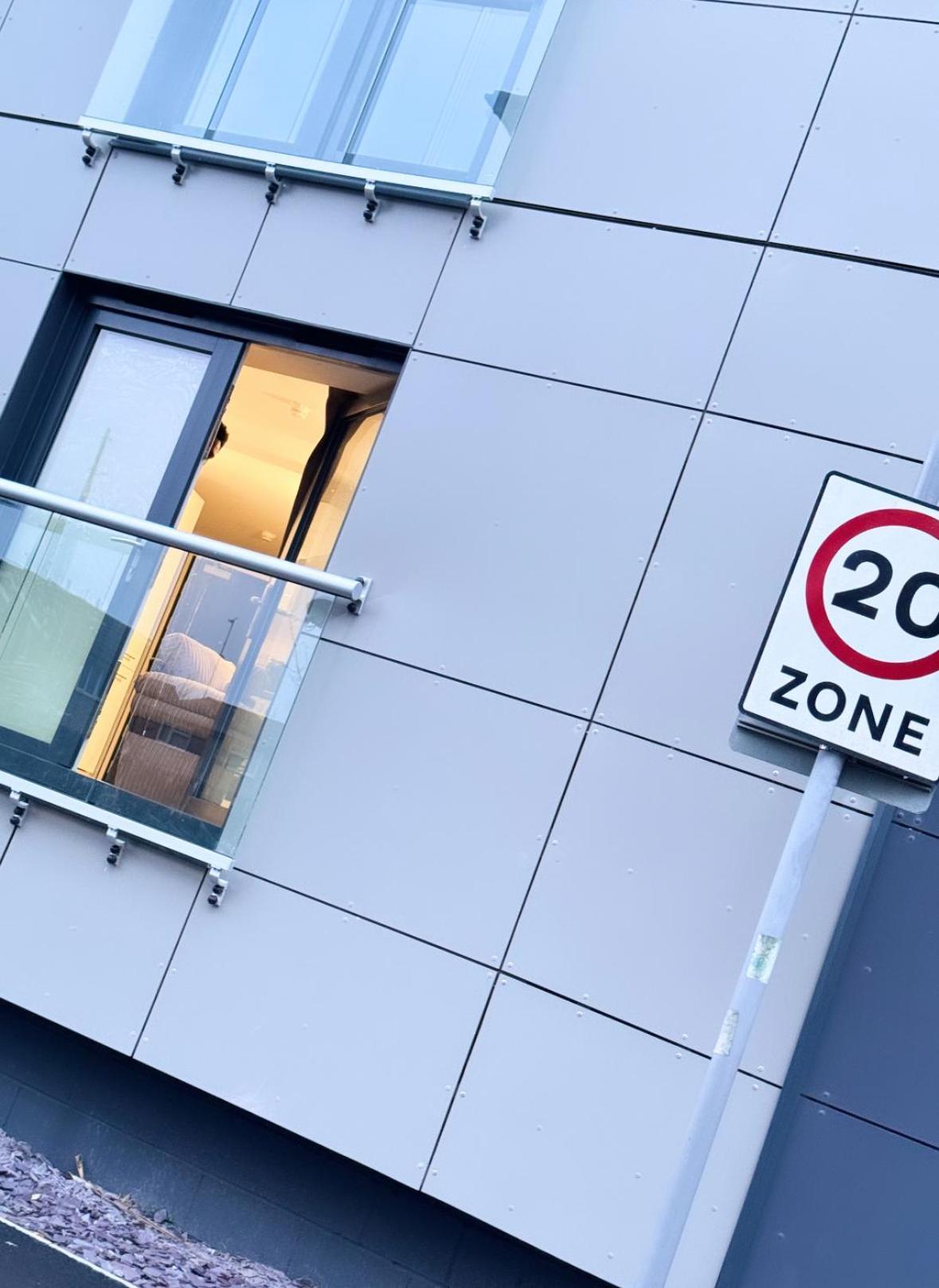 Luxury 2 Bedroom Apartment In Manchester City Centre - Free Parking Bagian luar foto