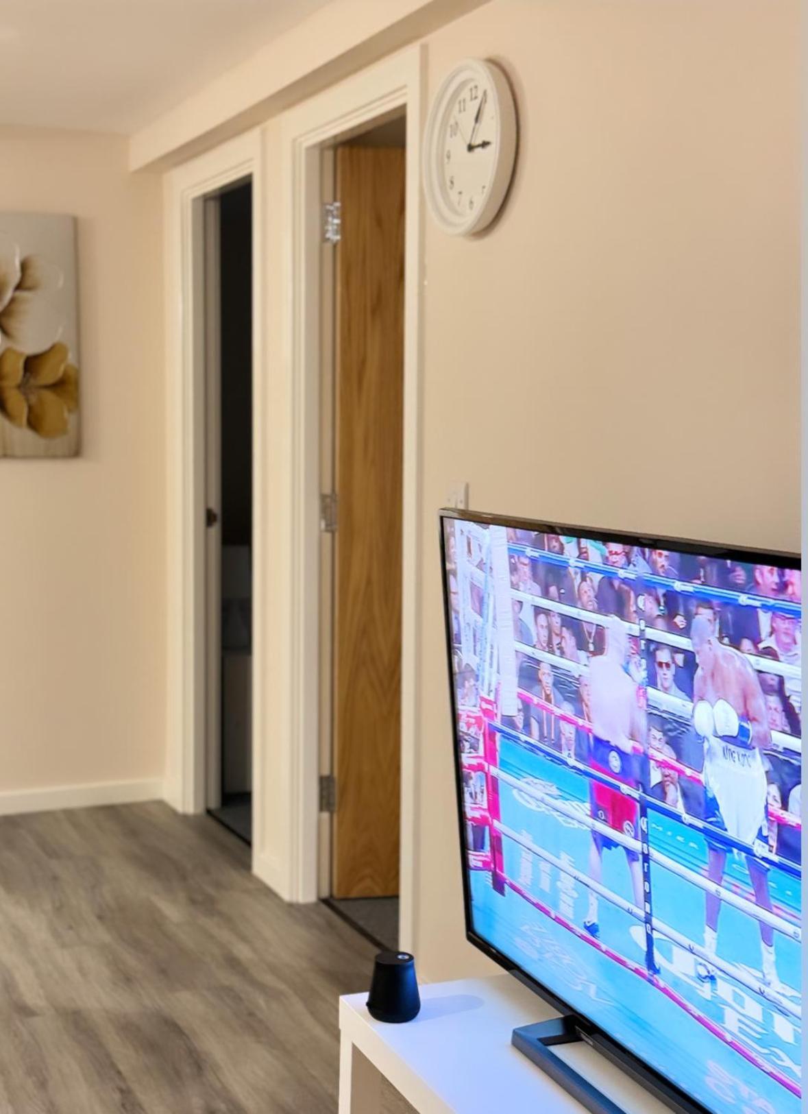 Luxury 2 Bedroom Apartment In Manchester City Centre - Free Parking Bagian luar foto